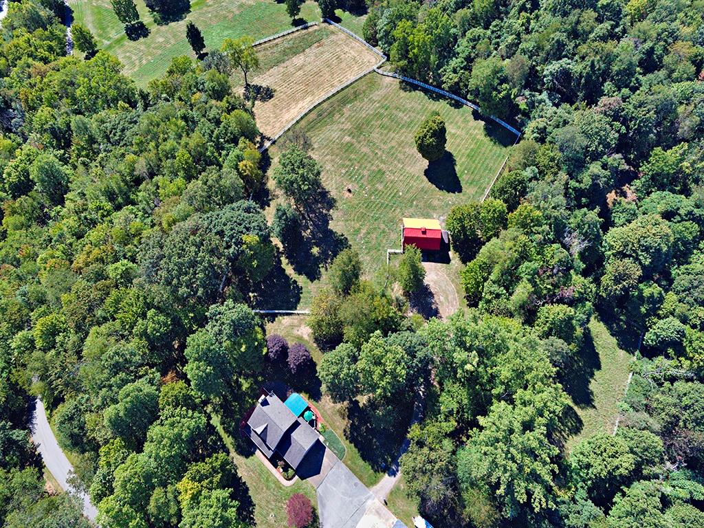 Welcome to 1671 Coulter Rd., Apollo - A gorgeous home situated on 18.13 acres.