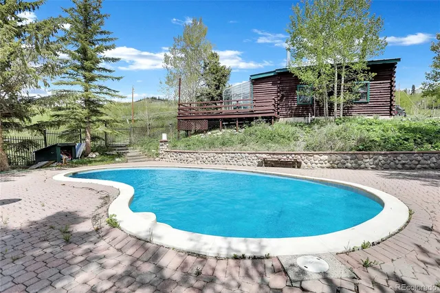 a view of a outdoor space with fountain