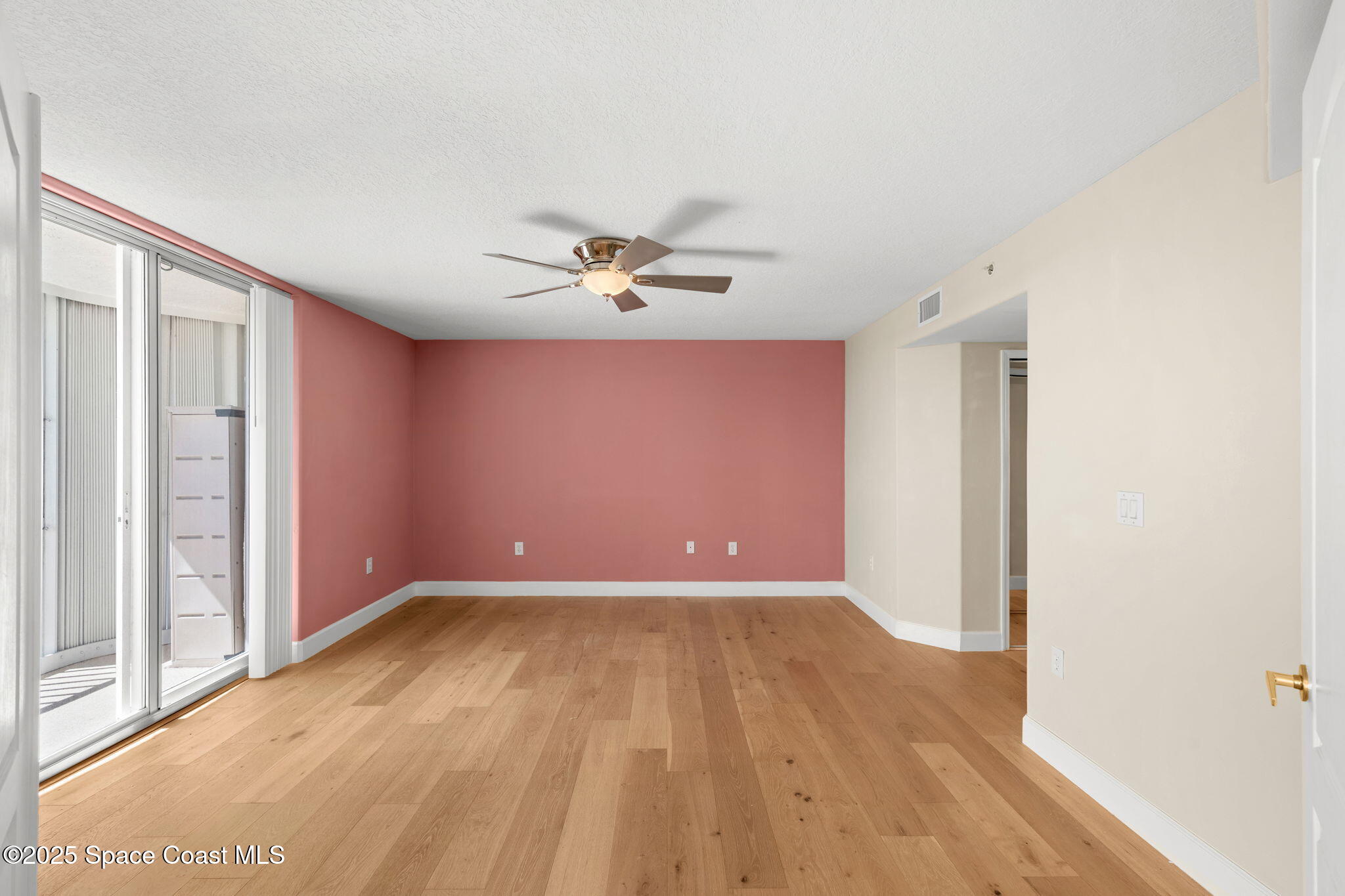 800 Del Rio Way, Unit 401 Merritt Island, FL 32953 - Photo 14 of 36 a view of a livingroom with a ceiling fan