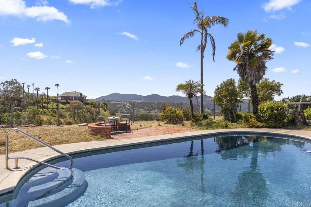 6825 Kellyn Lane Vista, CA 92084 - Photo 3 of 65