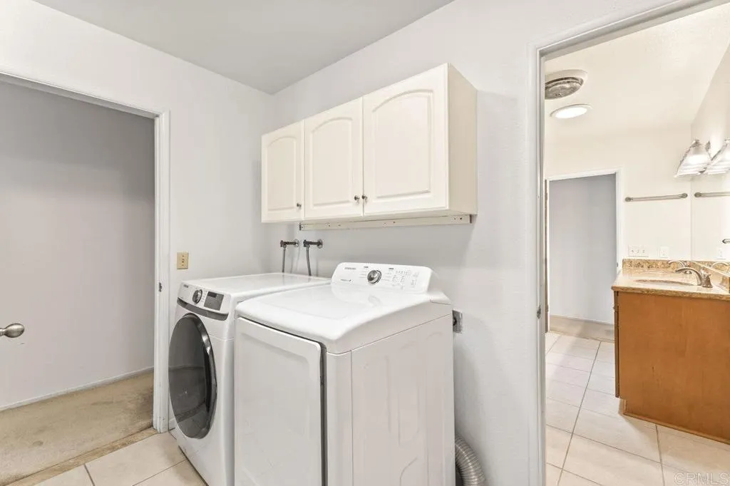 6825 Kellyn Lane Vista, CA 92084 - Photo 34 of 65 a utility room with dryer and washer