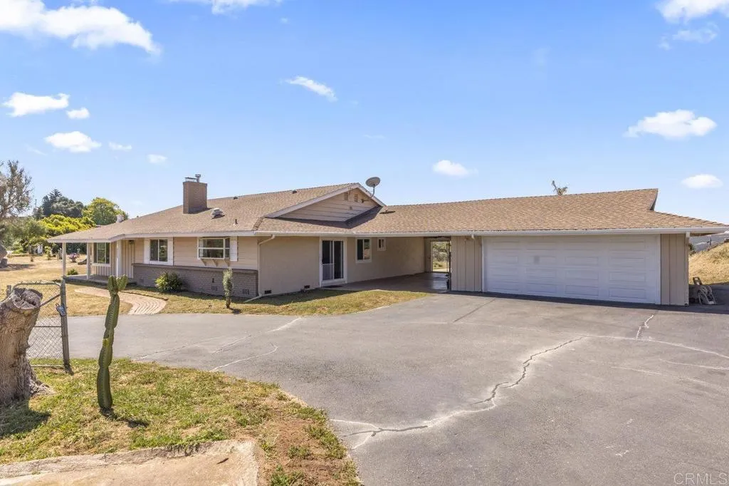 6825 Kellyn Lane Vista, CA 92084 - Photo 9 of 65