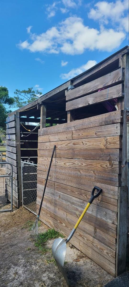 10920 Barn Road Lake Worth, FL 33449 - Photo 6 of 19 a view of a terrace