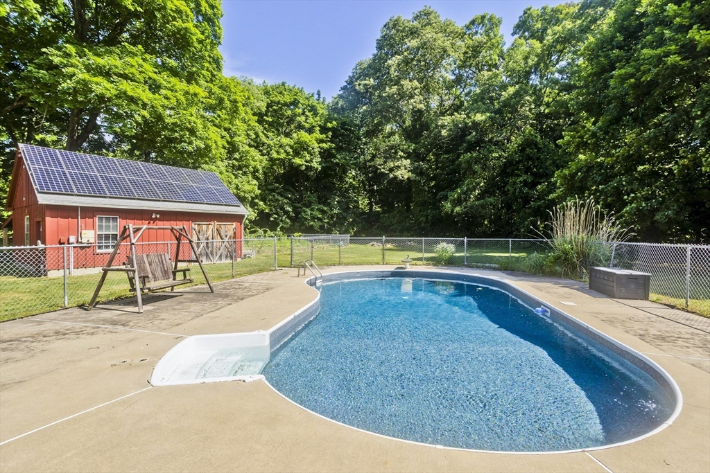 138 Vining Hill Road Southwick, MA 01077 - Photo 4 of 32