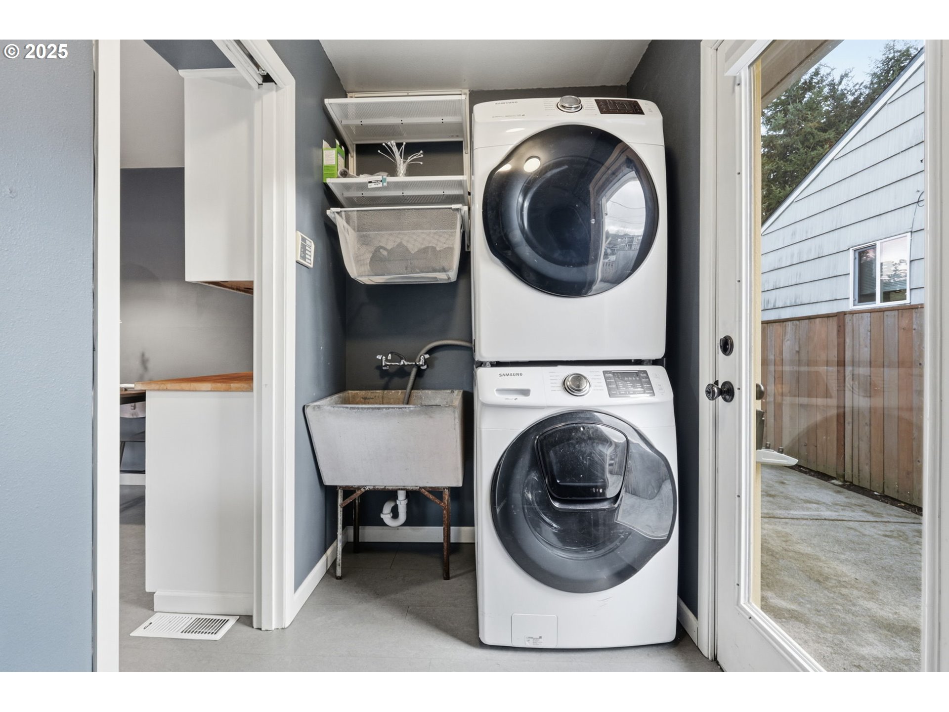 8502 North Hamlin Avenue Portland, OR 97217 - Photo 14 of 48 a view of a bedroom with washer and dryer