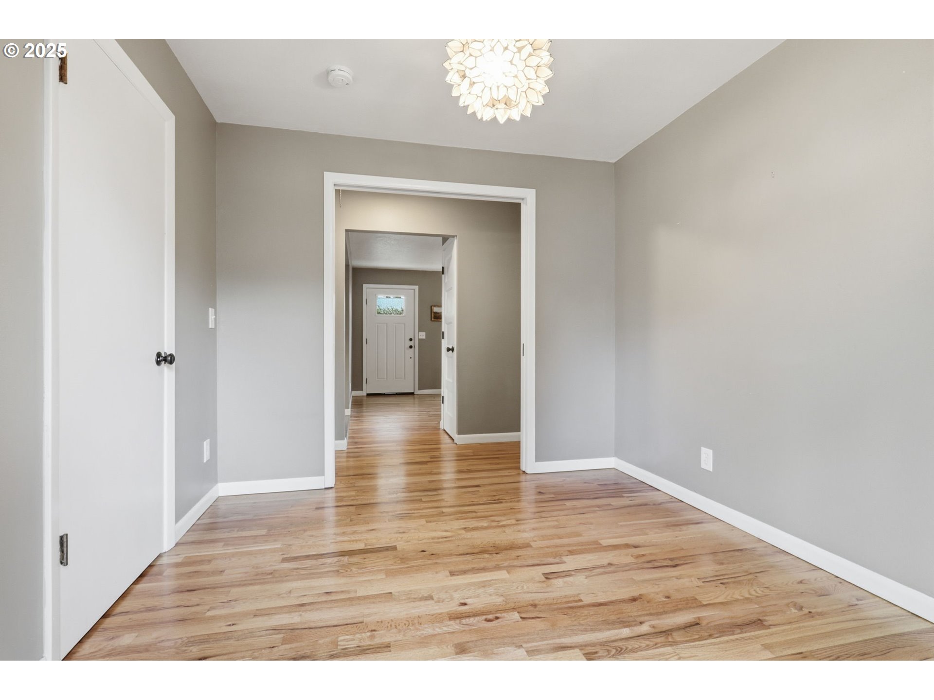 8502 North Hamlin Avenue Portland, OR 97217 - Photo 18 of 48 a view of an empty room and wooden floor