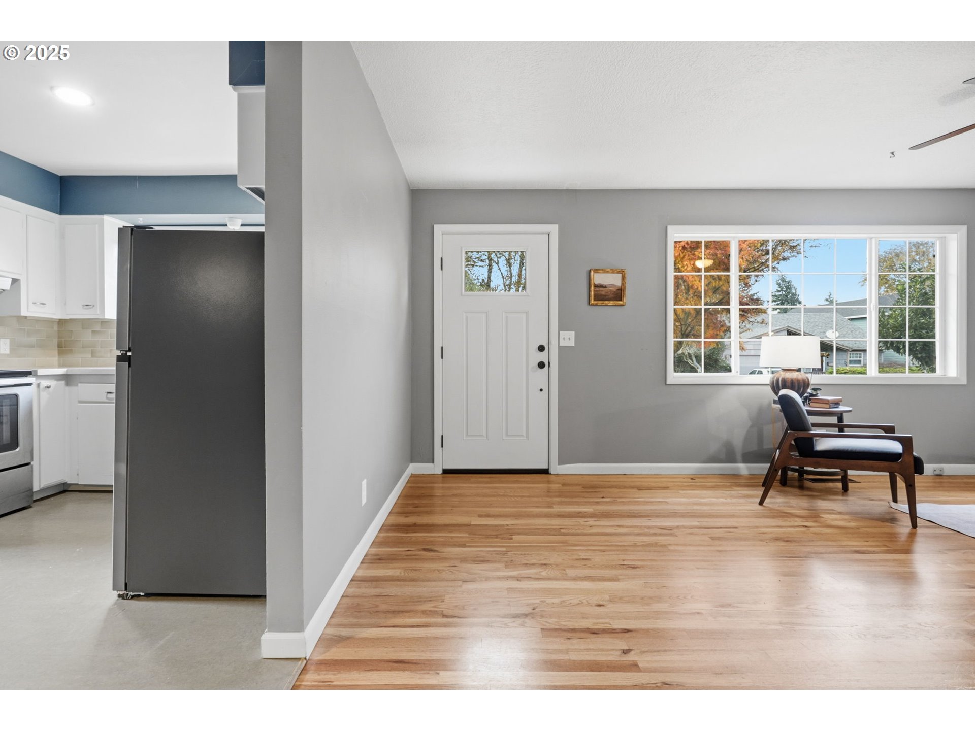 8502 North Hamlin Avenue Portland, OR 97217 - Photo 46 of 48 a living room with furniture and a window