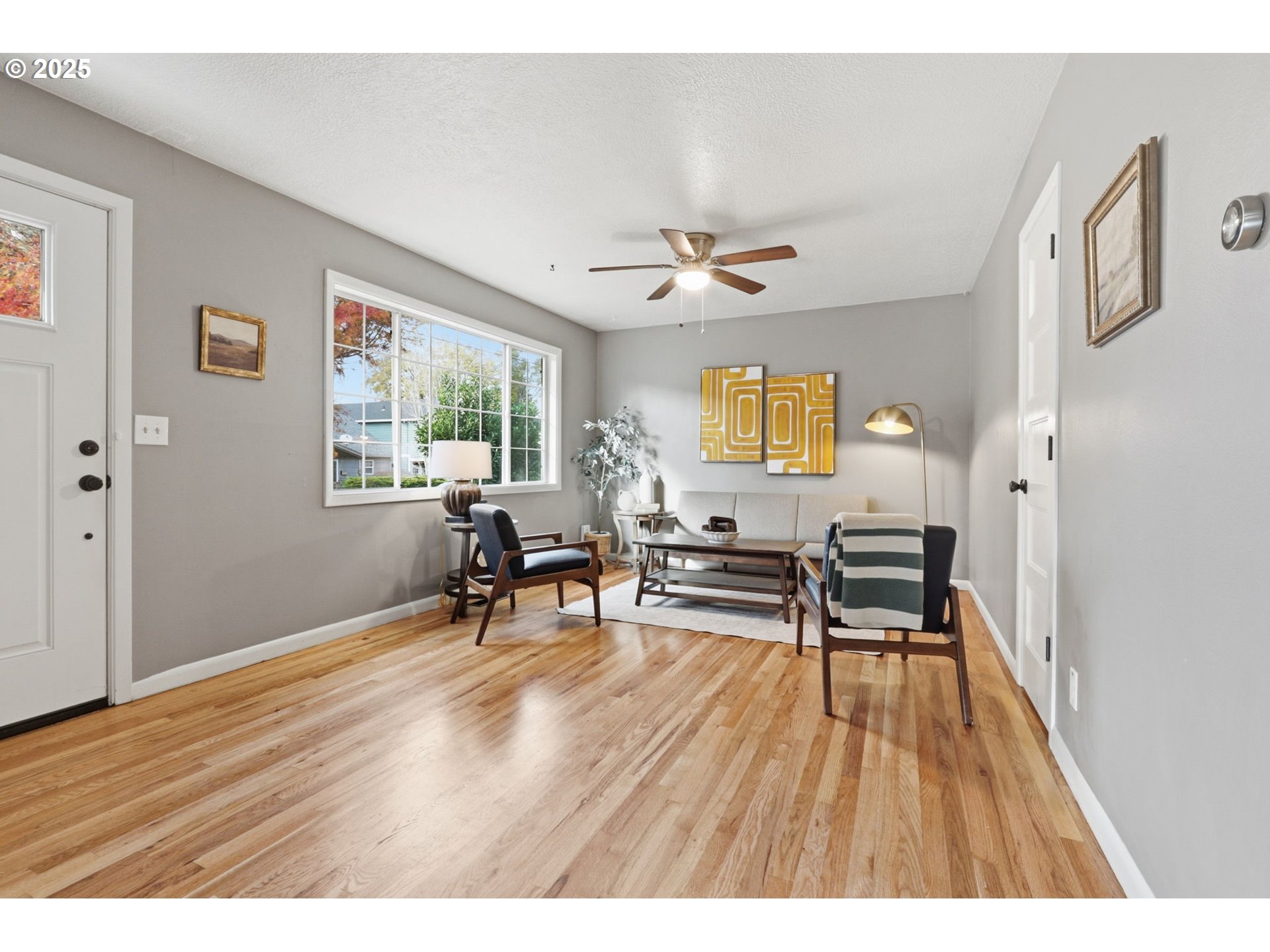 8502 North Hamlin Avenue Portland, OR 97217 - Photo 47 of 48 a workspace with wooden floor and a window
