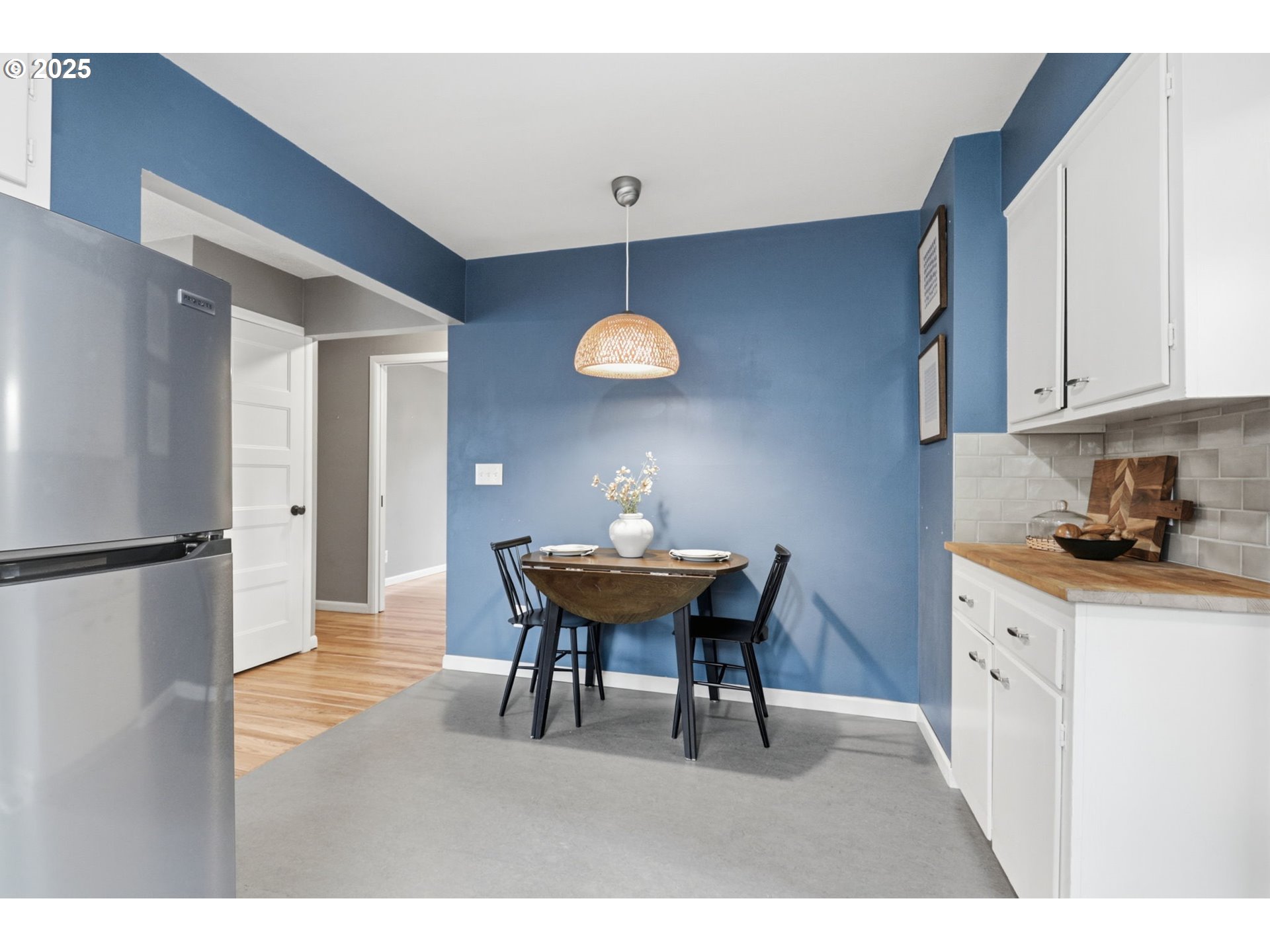 8502 North Hamlin Avenue Portland, OR 97217 - Photo 8 of 48 a dining room with furniture and window