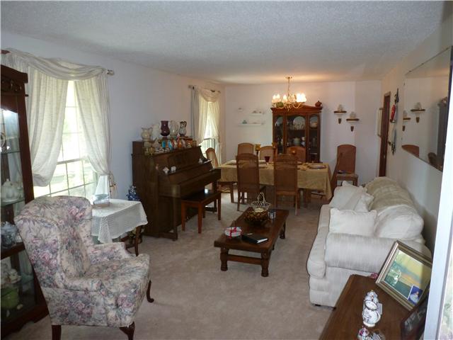 7376 Taylor Road Fairview, TN 37062 - Photo 9 of 20 View of the living room -dining room combination
