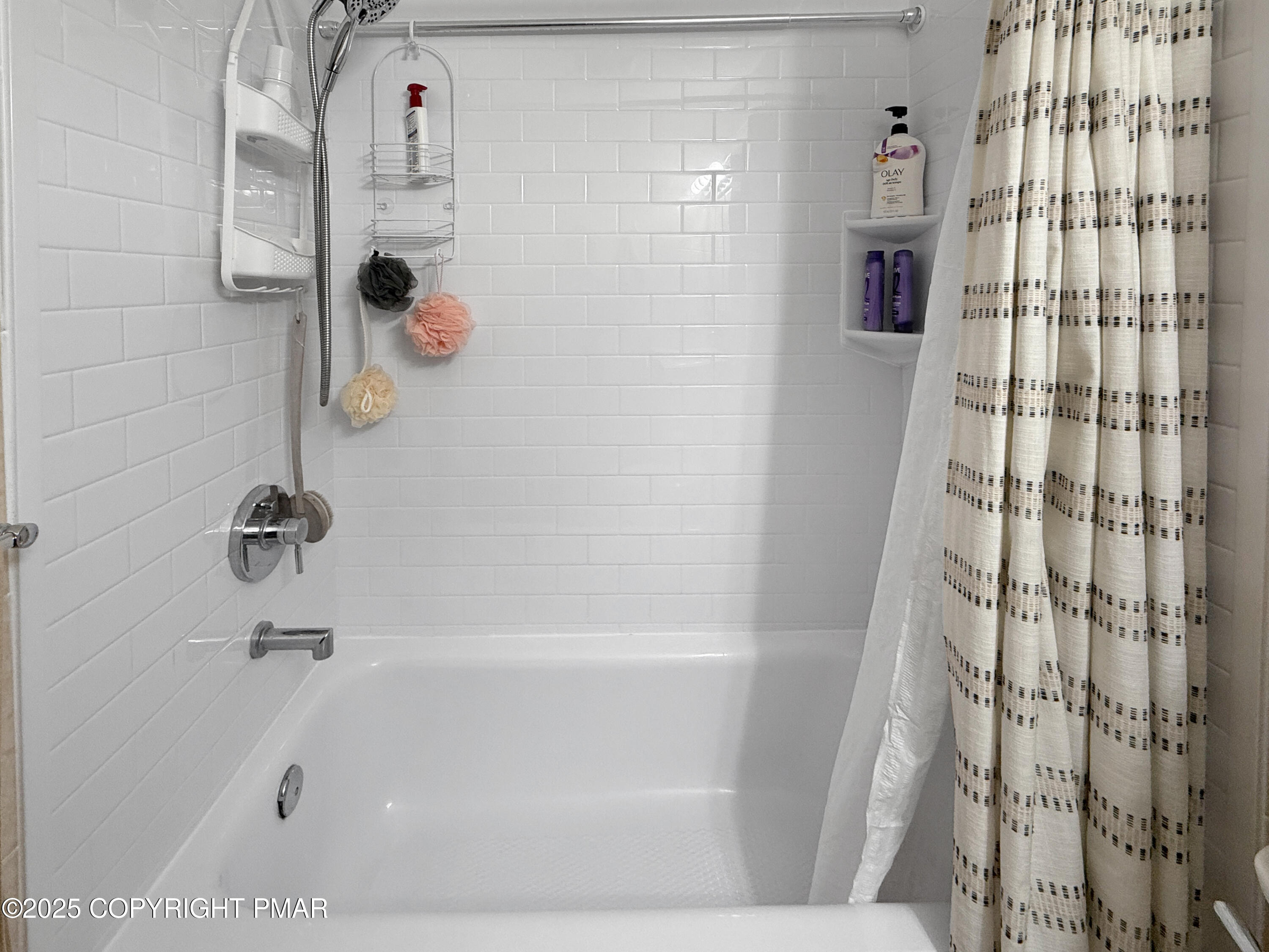 274 Nittany Court Mount Pocono, PA 18344 - Photo 19 of 28 a bathroom with a shower