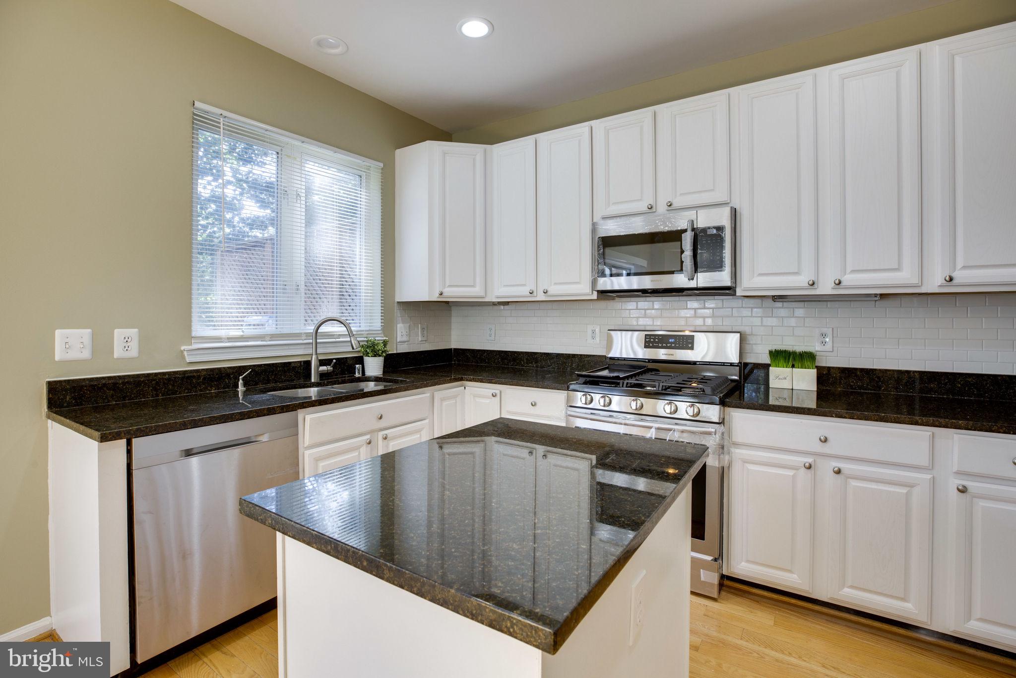 14851 Bolton Road Centreville, VA 20121 - Photo 23 of 44 Center Island w/ Granite