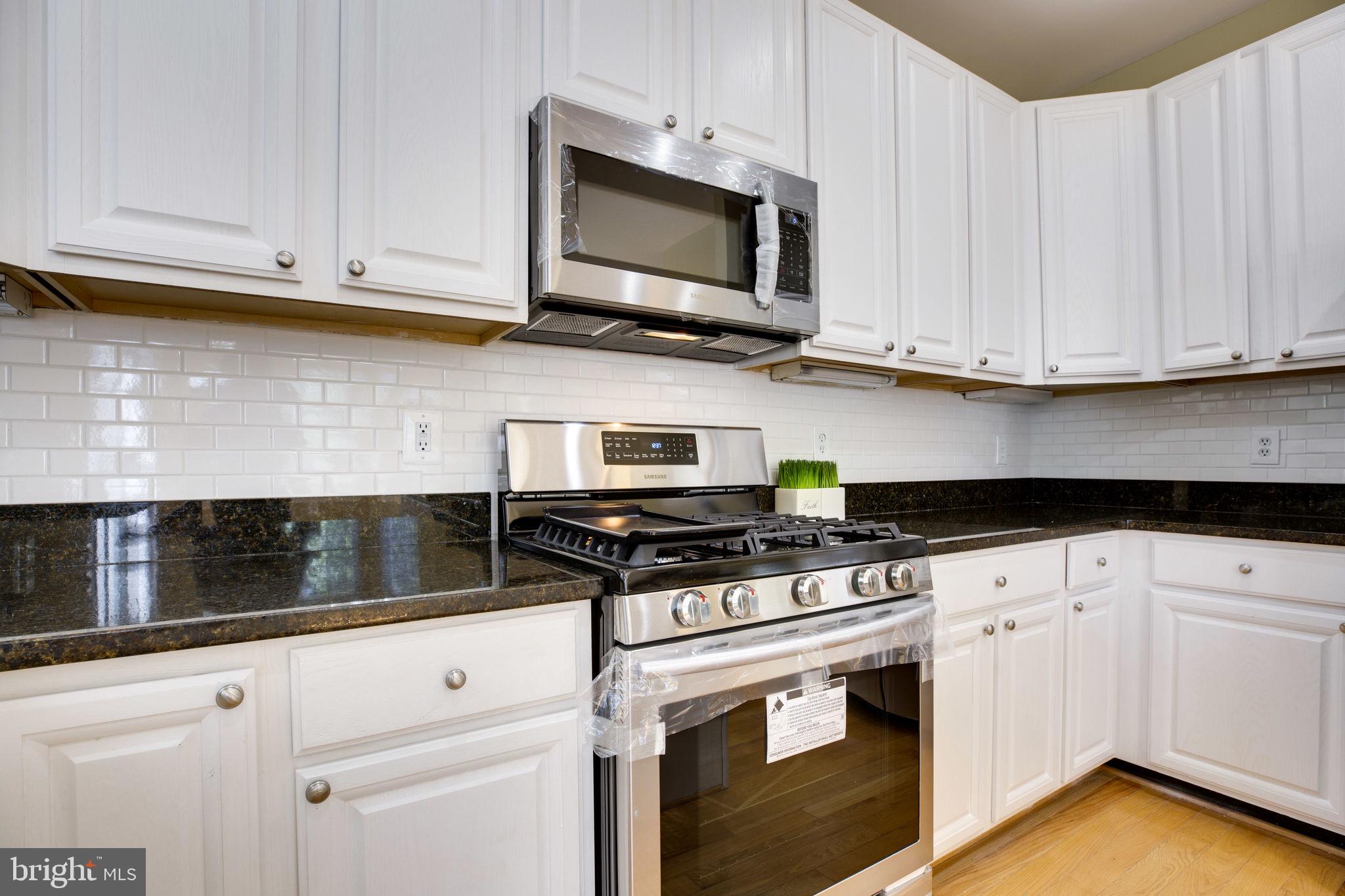 14851 Bolton Road Centreville, VA 20121 - Photo 24 of 44 Brand New Backsplash Tile