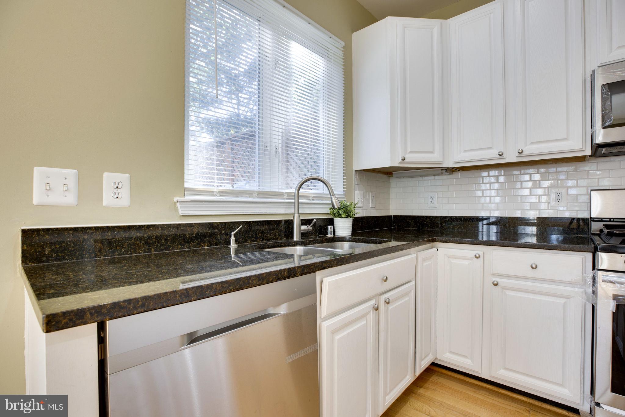 14851 Bolton Road Centreville, VA 20121 - Photo 25 of 44 Gleaming Granite Counter-Tops