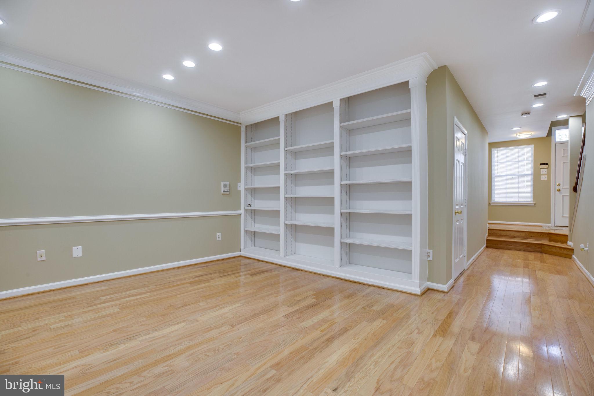 14851 Bolton Road Centreville, VA 20121 - Photo 8 of 44 Built-in Bookshelves