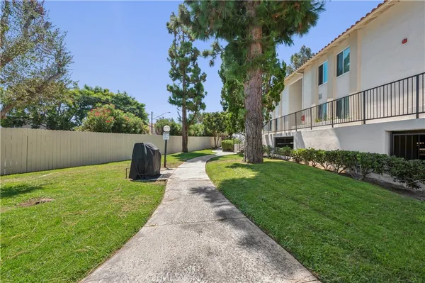 $3,150 | 18225 Kingsdale Avenue, Unit 115, Redondo Beach, CA 90278