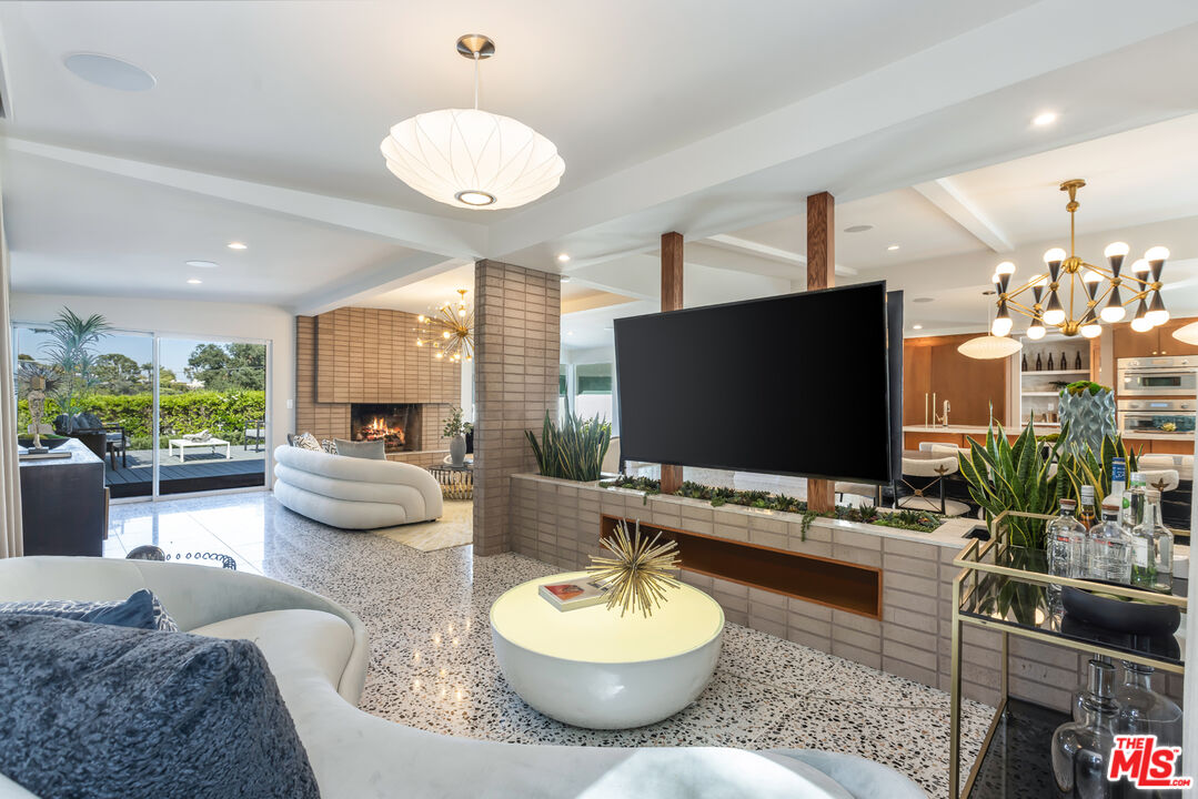 9033 Burroughs Road Los Angeles, CA 90046 - Photo 12 of 64 Gallery Image 12