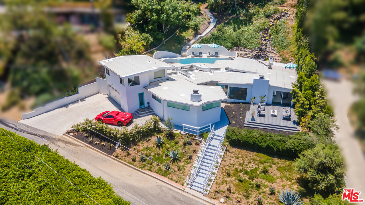 9033 Burroughs Road Los Angeles, CA 90046 - Photo 2 of 64 Gallery Image 2
