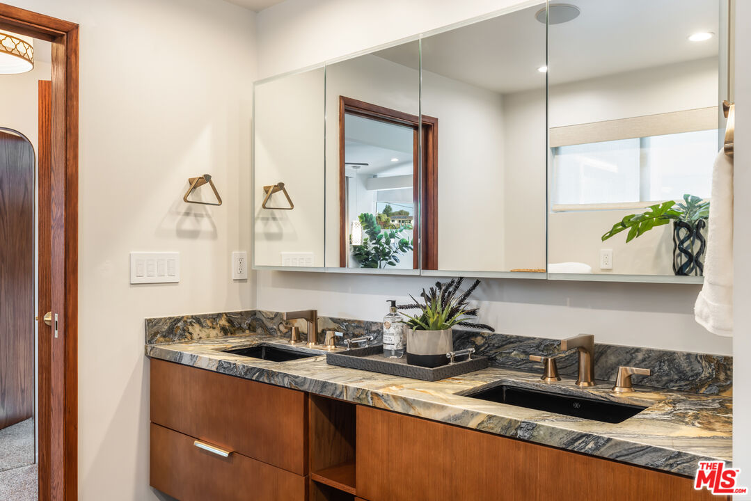 9033 Burroughs Road Los Angeles, CA 90046 - Photo 32 of 64 Gallery Image 32