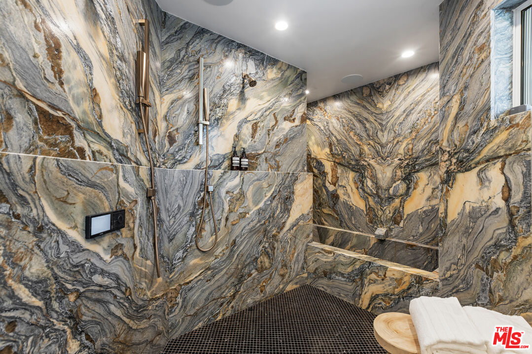 9033 Burroughs Road Los Angeles, CA 90046 - Photo 34 of 64 Gallery Image 34