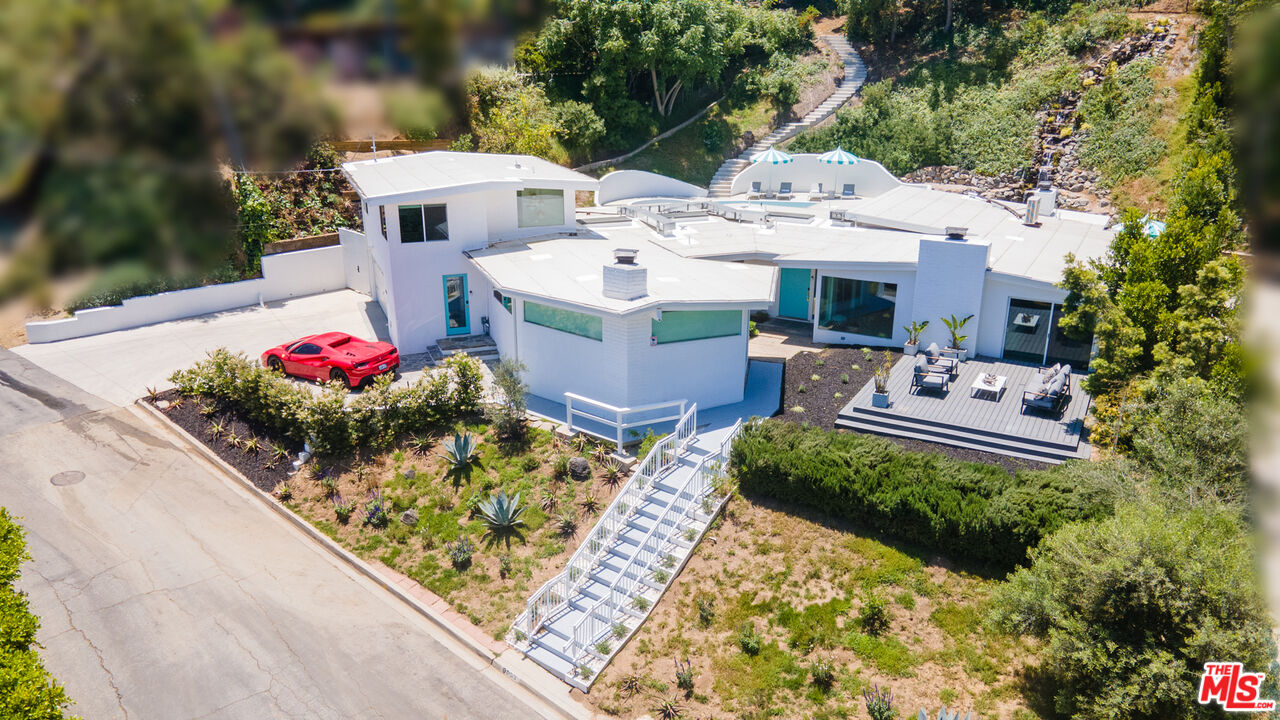 9033 Burroughs Road Los Angeles, CA 90046 - Photo 4 of 64 Gallery Image 4