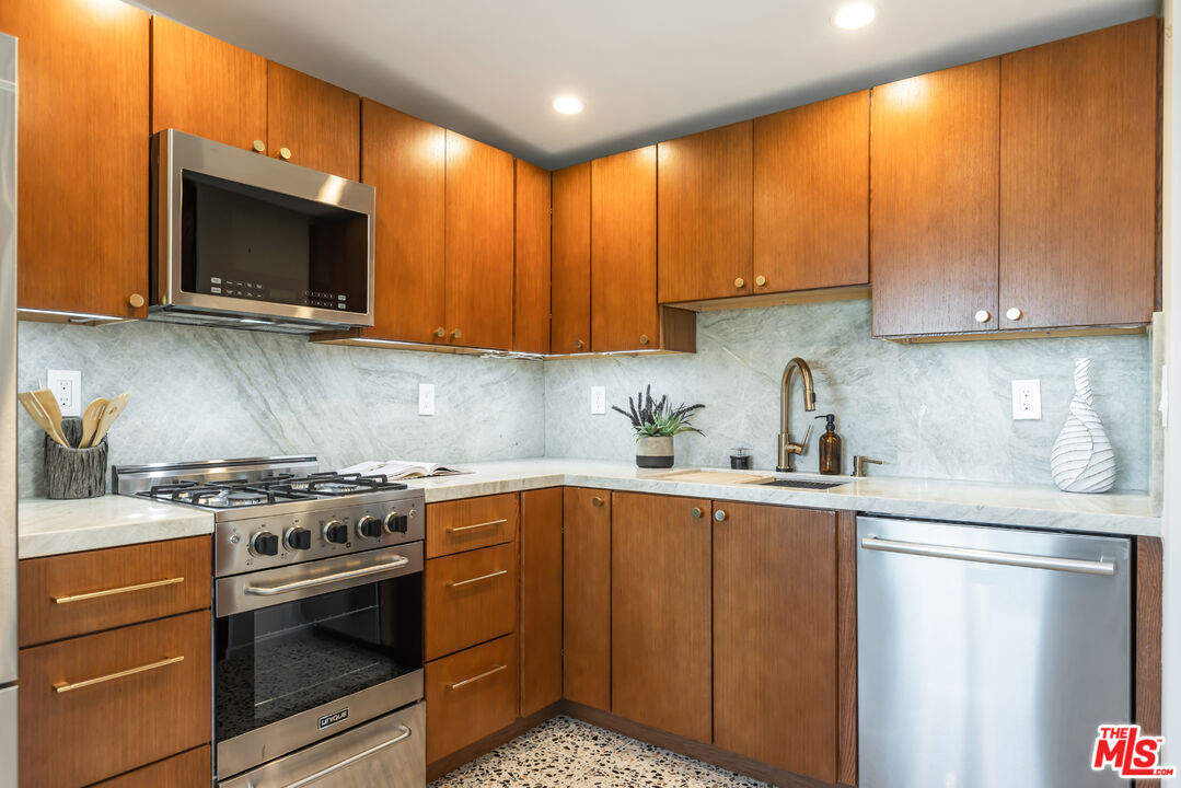 9033 Burroughs Road Los Angeles, CA 90046 - Photo 46 of 64 Gallery Image 46