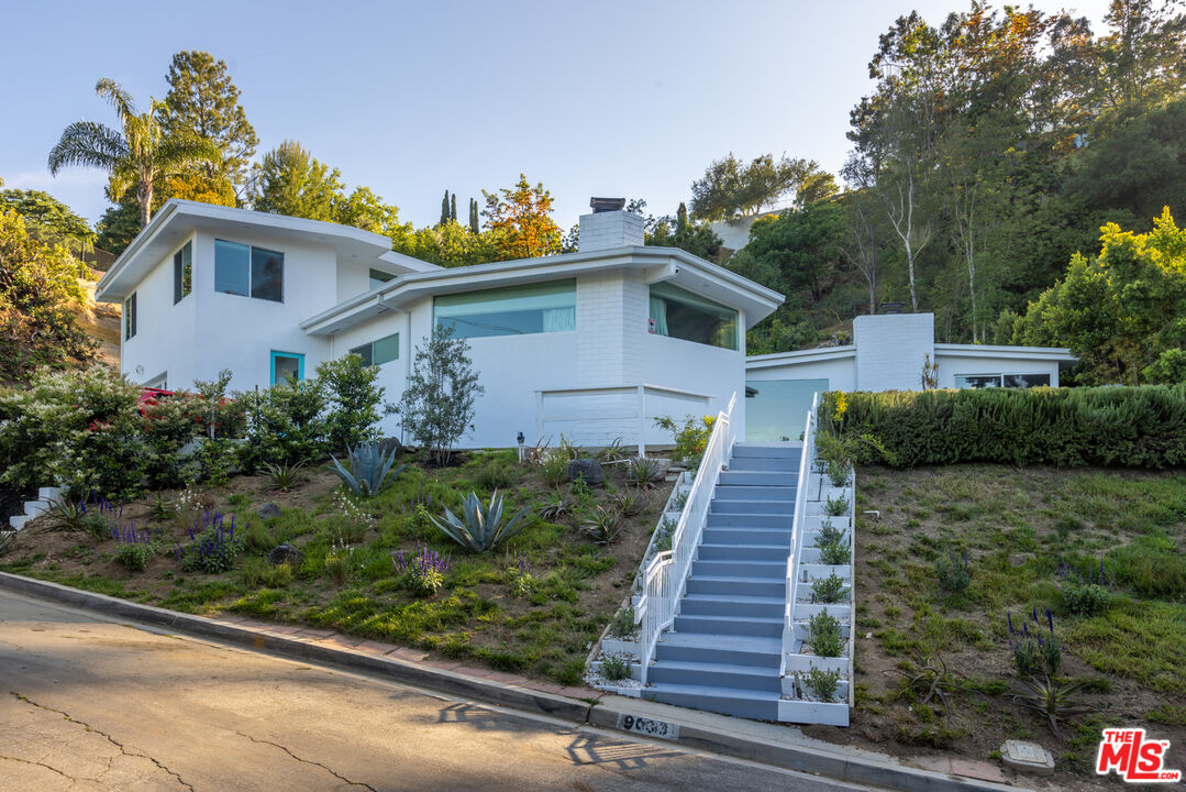 9033 Burroughs Road Los Angeles, CA 90046 - Photo 5 of 64 Gallery Image 5