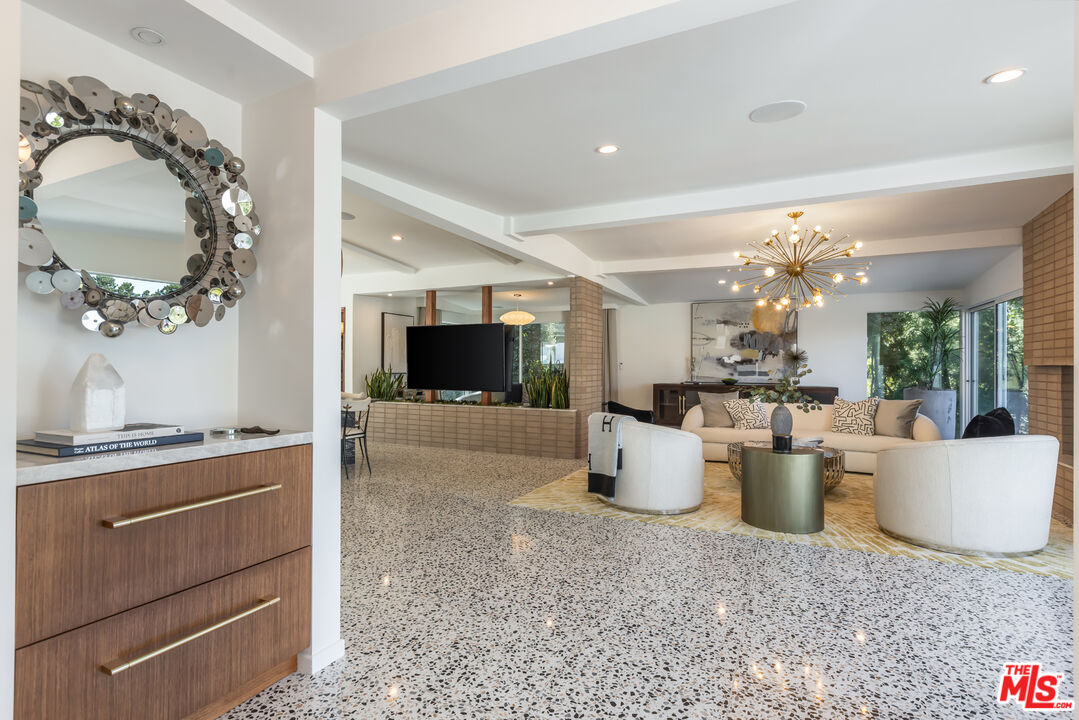 9033 Burroughs Road Los Angeles, CA 90046 - Photo 7 of 64 Gallery Image 7
