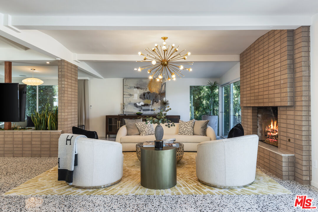 9033 Burroughs Road Los Angeles, CA 90046 - Photo 8 of 64 Gallery Image 8
