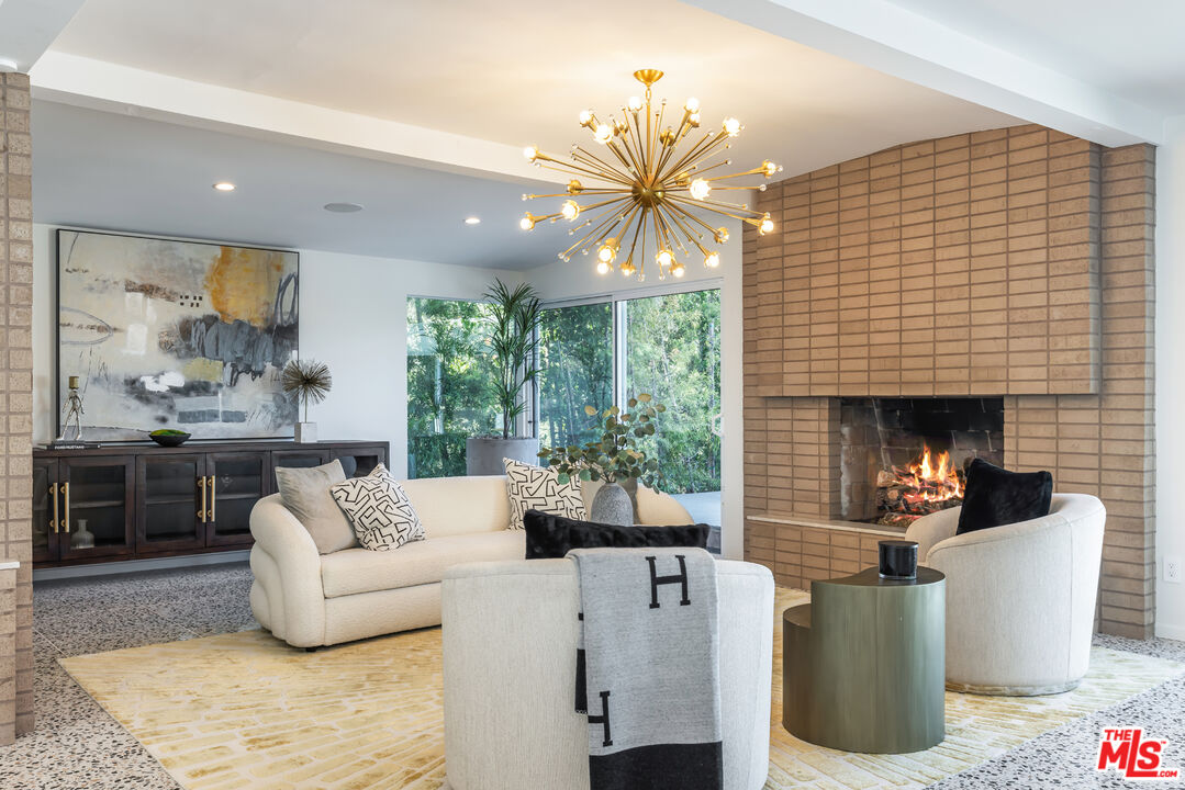 9033 Burroughs Road Los Angeles, CA 90046 - Photo 9 of 64 Gallery Image 9
