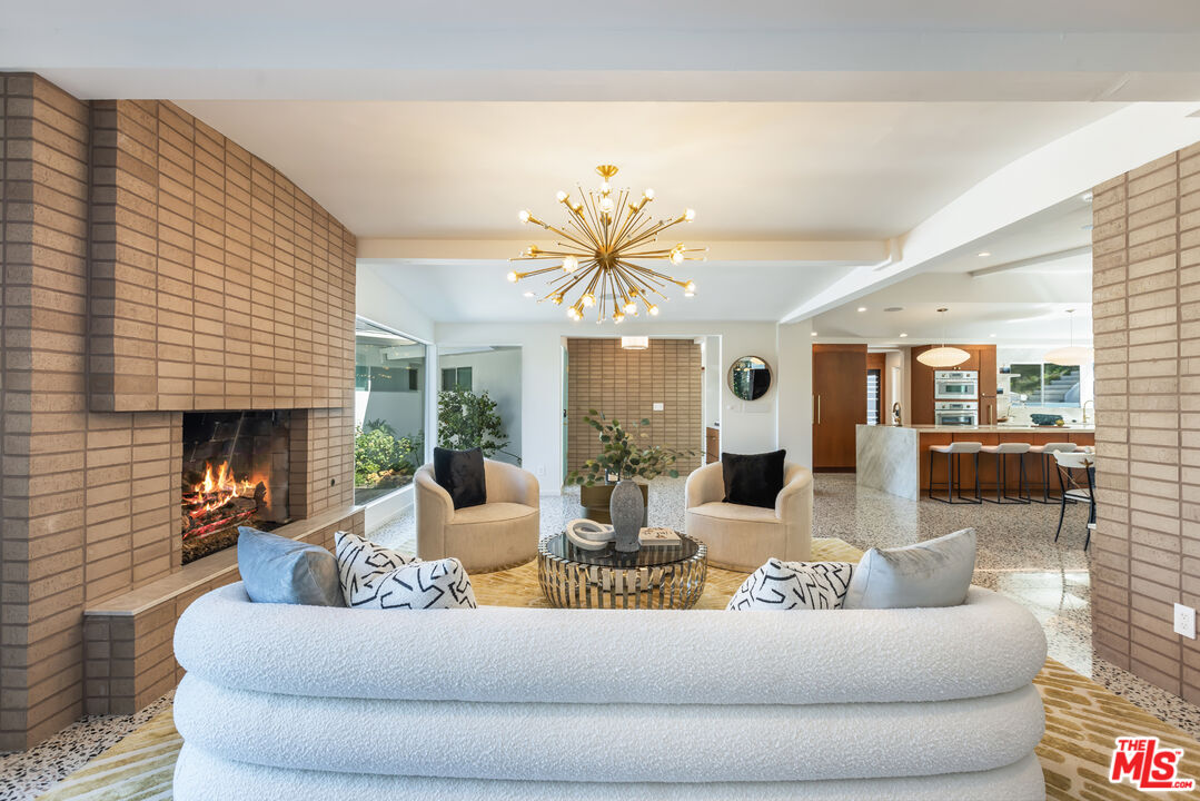 9033 Burroughs Road Los Angeles, CA 90046 - Photo 10 of 64 Gallery Image 10