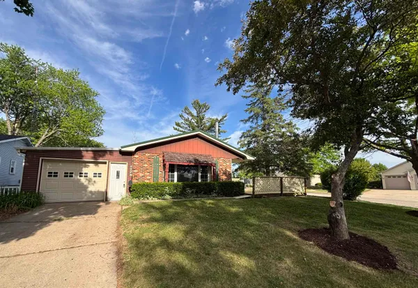 $319,900 | 424 South Braun Avenue, Jefferson, WI 53549