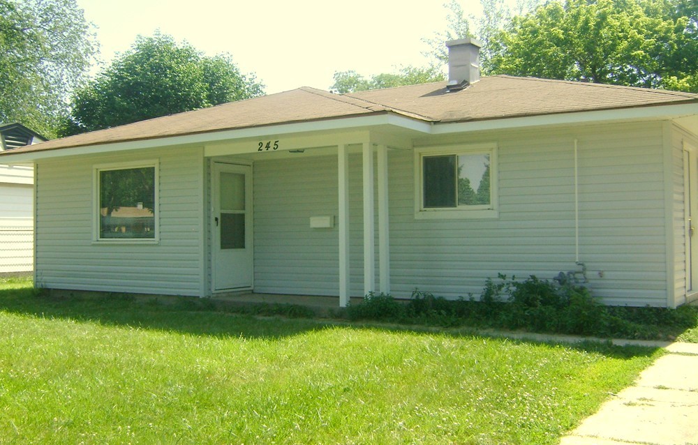 245 East Dennis Road Wheeling, IL 60090 - Photo 1 of 11
