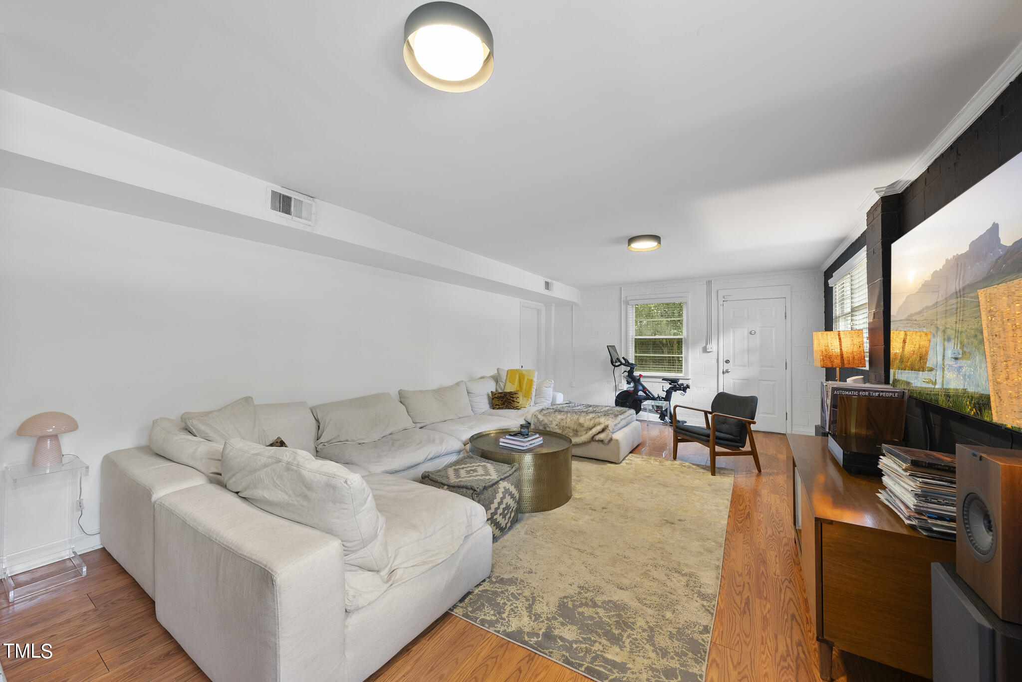 819 Beaver Dam Road Raleigh, NC 27607 - Photo 10 of 28 a living room with furniture
