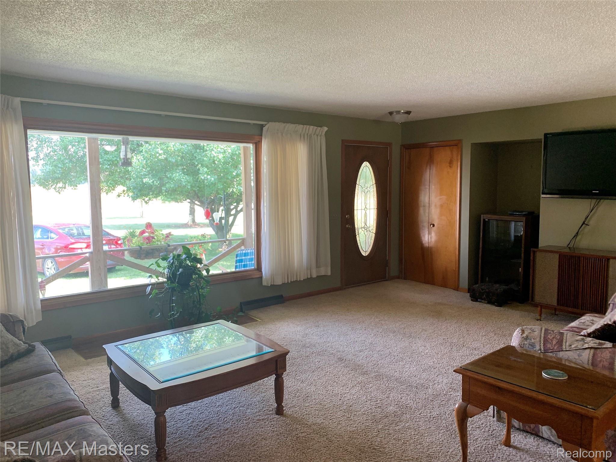 3743 Ohara Road Carleton, MI 48117 - Photo 13 of 30 Living Room