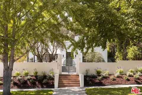 a view of yard and tree