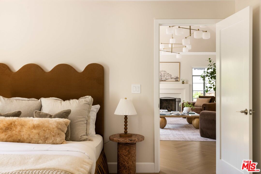 2449 North Commonwealth Avenue Los Angeles, CA 90027 - Photo 11 of 19