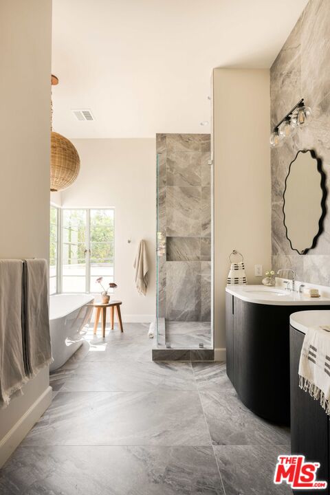 2449 North Commonwealth Avenue Los Angeles, CA 90027 - Photo 15 of 19