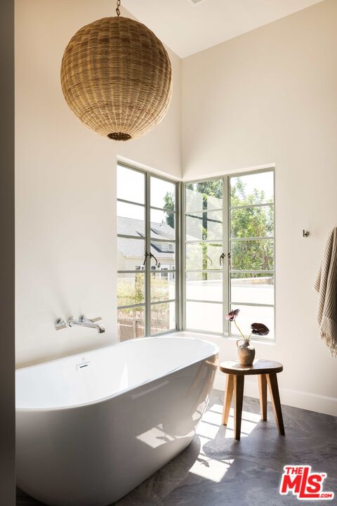 2449 North Commonwealth Avenue Los Angeles, CA 90027 - Photo 16 of 19