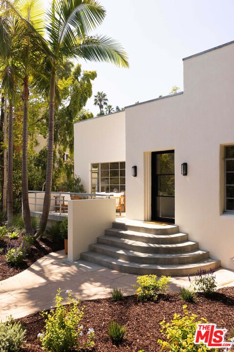 2449 North Commonwealth Avenue Los Angeles, CA 90027 - Photo 2 of 19