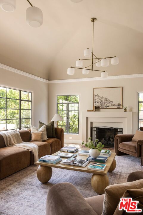 2449 North Commonwealth Avenue Los Angeles, CA 90027 - Photo 5 of 19