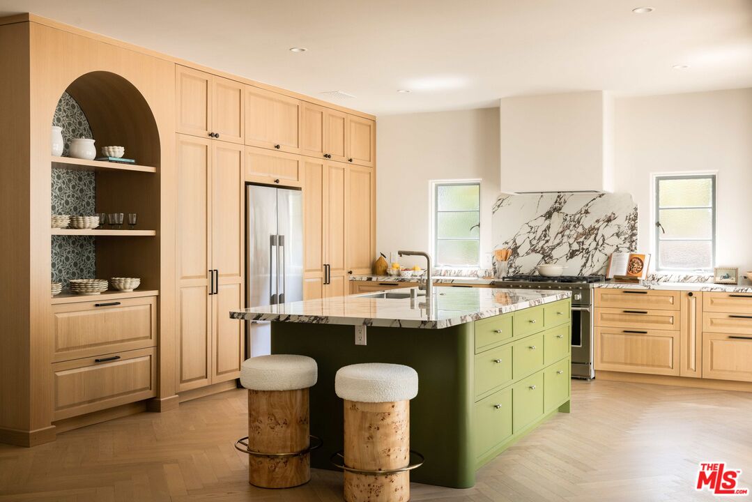 2449 North Commonwealth Avenue Los Angeles, CA 90027 - Photo 8 of 19