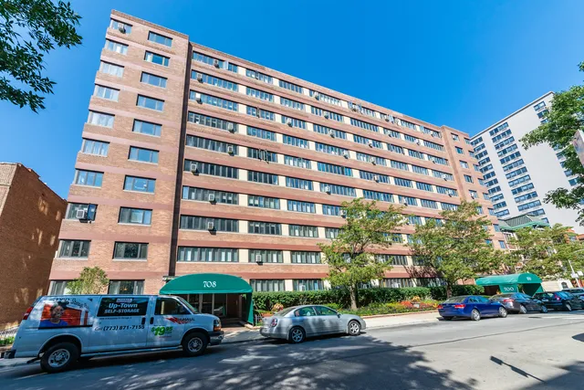 $2,350 | 708 West Bittersweet Place, Unit 801, Chicago, IL 60613
