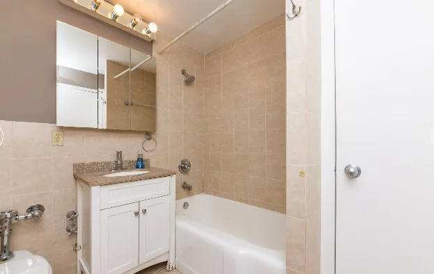 $2,350 | 708 West Bittersweet Place, Unit 801, Chicago, IL 60613