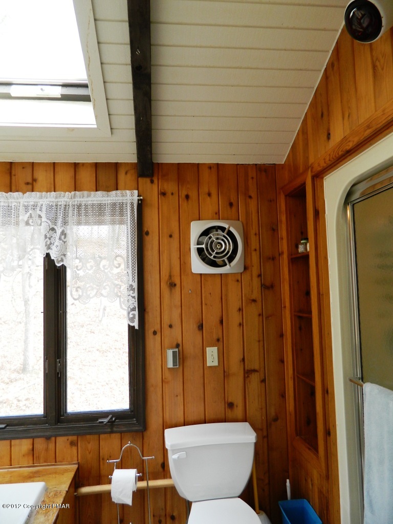 603 Valley Road Canadensis, PA 18325 - Photo 26 of 33 Master Bath