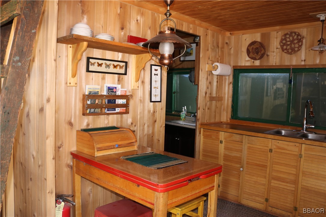 109 Mill Creek Road Big Bear Lake, CA 92315 - Photo 17 of 37