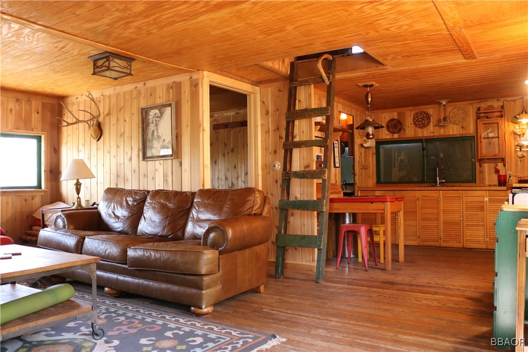 109 Mill Creek Road Big Bear Lake, CA 92315 - Photo 4 of 37