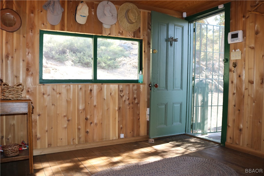 109 Mill Creek Road Big Bear Lake, CA 92315 - Photo 7 of 37