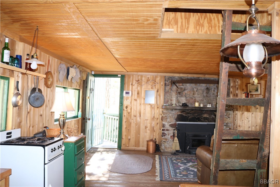 109 Mill Creek Road Big Bear Lake, CA 92315 - Photo 10 of 37