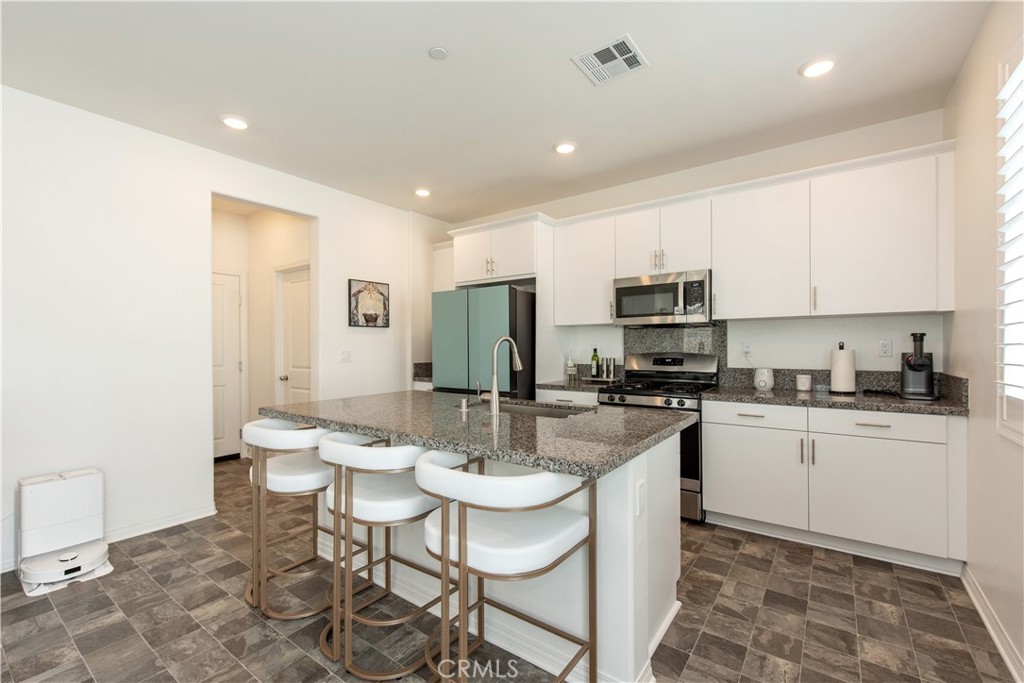 2512 Powell Drive Rialto, CA 92377 - Photo 8 of 24